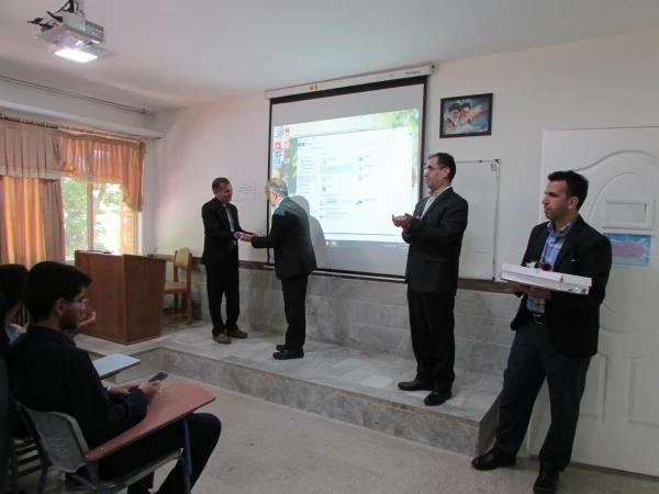 با حضور در کلاسهای اساتید از زحمات ایشان تقدیر شد 5