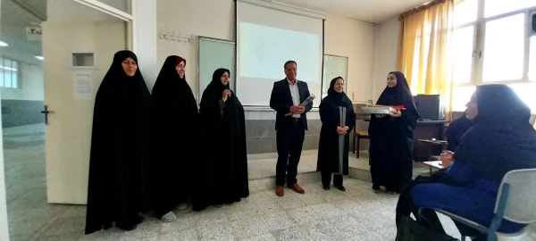 با حضور در کلاسهای اساتید از زحمات ایشان تقدیر شد 14