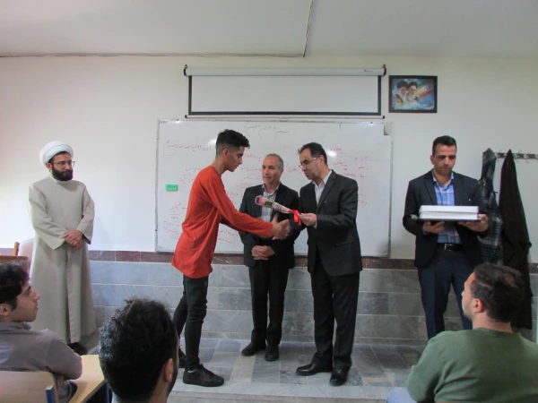 با حضور در کلاسهای اساتید از زحمات ایشان تقدیر شد 6