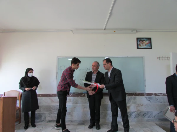 با حضور در کلاسهای اساتید از زحمات ایشان تقدیر شد 8