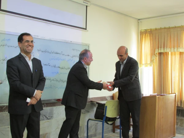 با حضور در کلاسهای اساتید از زحمات ایشان تقدیر شد 9