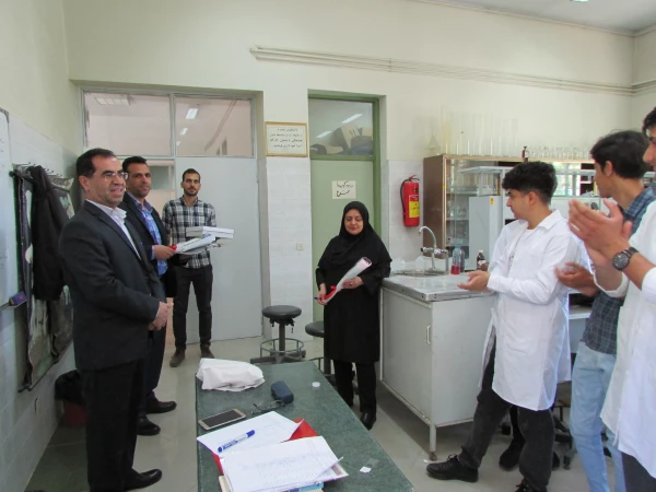 با حضور در کلاسهای اساتید از زحمات ایشان تقدیر شد 11