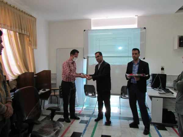 با حضور در کلاسهای اساتید از زحمات ایشان تقدیر شد 12