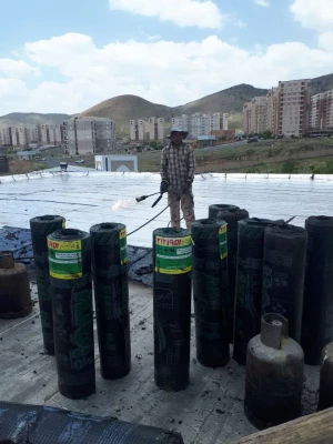 عملیات اجرای 6 هزار مترمربع عایق رطوبتی بام (ایزوگام)  5