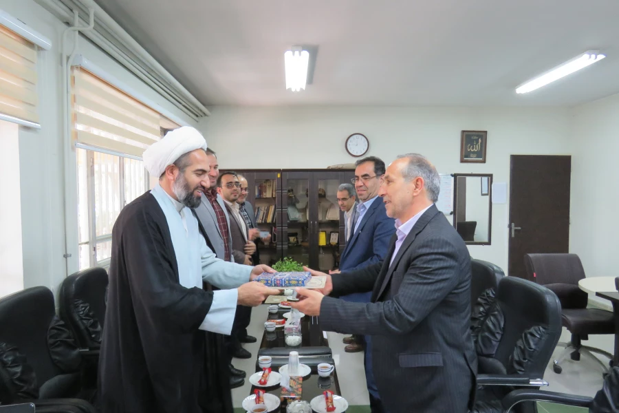 دیدار رئیس دفتر نظارت و بازرسی انتخابات استان مرکزی با سرپرست دانشگاه فرهنگیان
 3