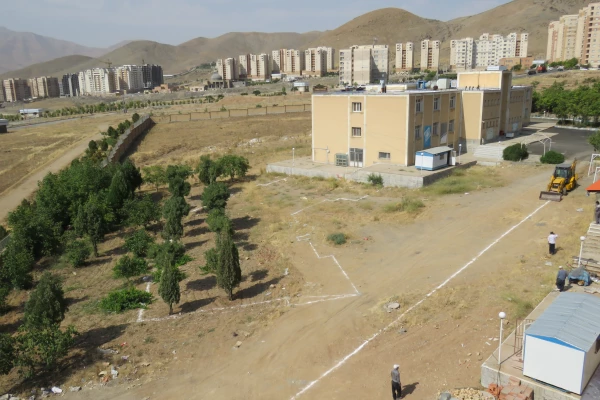 تحویل زمین به پیمانکار جهت ساخت کتابخانه  و محوطه سازی خوابگاه خیر ساز 2