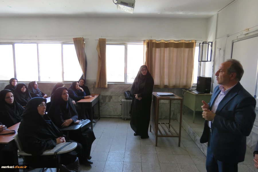 برگزاری دوره توانمند سازی معلمان مدارس غیردولتی  در استان مرکزی 10