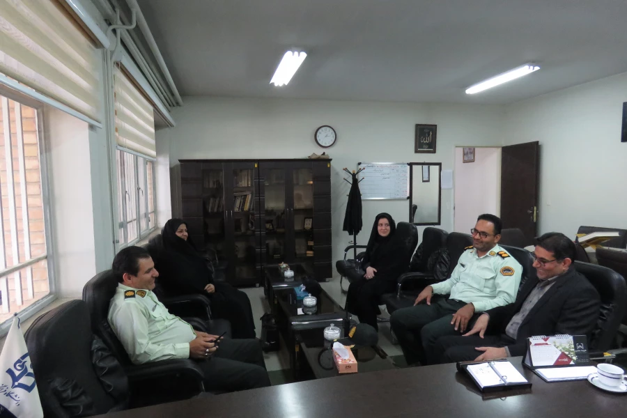 دیدار رئیس کلانتری 17 قائم با رئیس دانشگاه فرهنگیان استان
 3