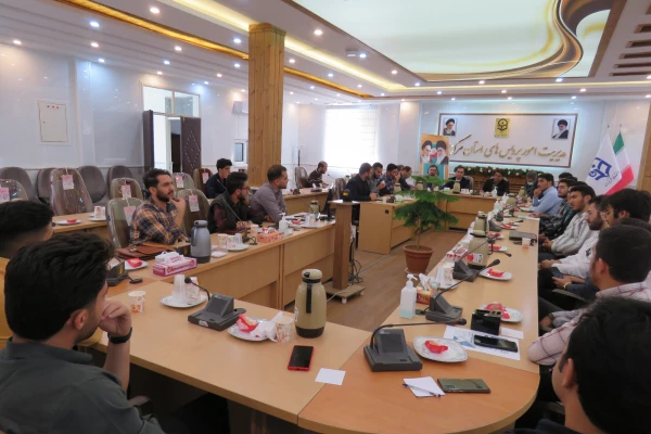 نشست صمیمی رئیس دانشگاه فرهنگیان استان با نماینده کانون ها، انجمن ها و تشکل های دانشجویی 3