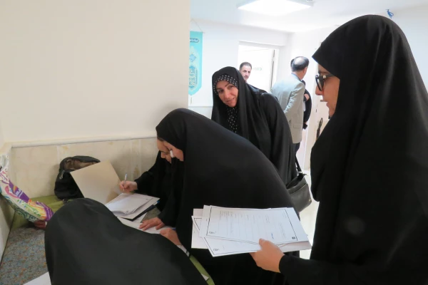 بازدیدمدیرکل فرهنگی دانشگاه فرهنگیان از روند ثبت نام دانشجویان نوورود استان مرکزی
 11