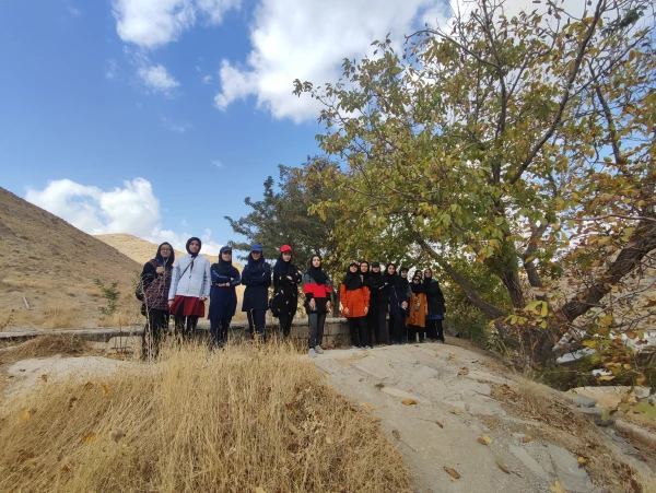 کوه پیمایی دانشجویان دانشگاه فرهنگیان استان مرکزی  به مناسبت هفته تربیت بدنی برگزار شد 4