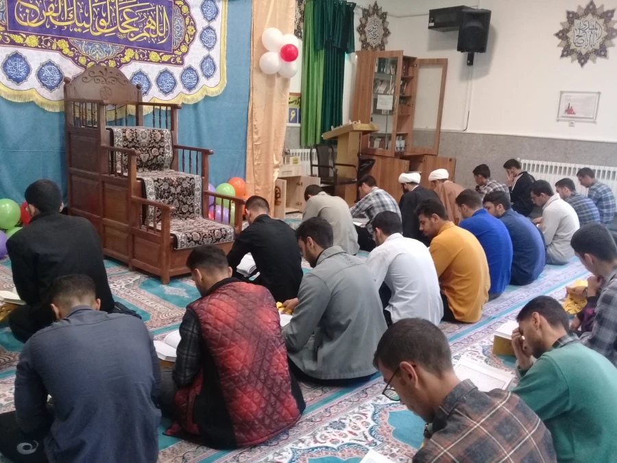 برگزاری دوشنبه قرآنی و طرح تلاوت نور در پردیس شهیدباهنر 4