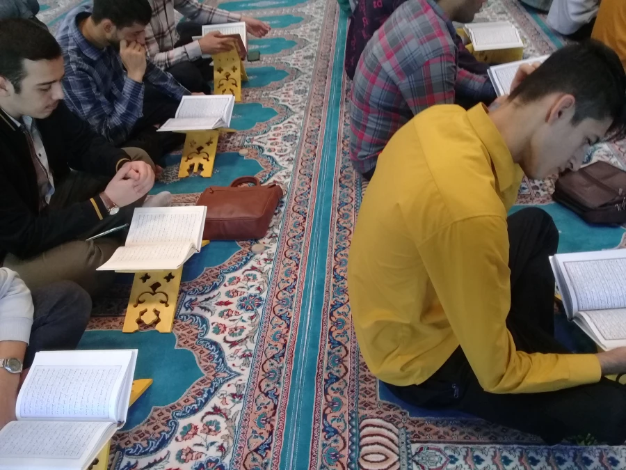 برگزاری دوشنبه قرآنی و طرح تلاوت نور در پردیس شهیدباهنر 6