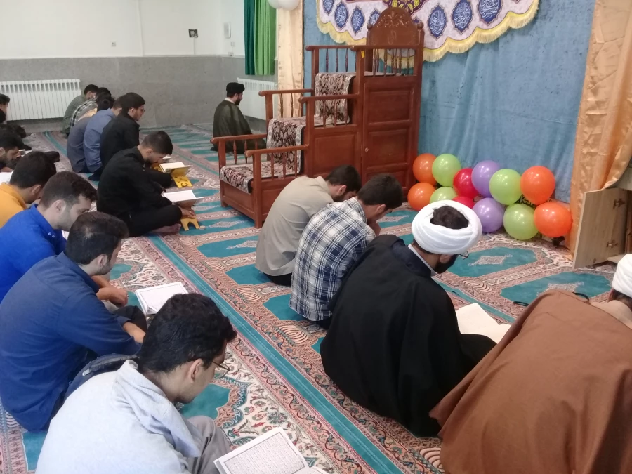 برگزاری دوشنبه قرآنی و طرح تلاوت نور در پردیس شهیدباهنر 7