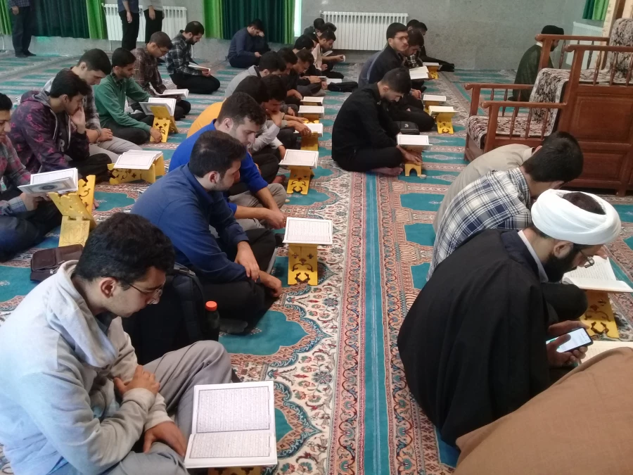 برگزاری دوشنبه قرآنی و طرح تلاوت نور در پردیس شهیدباهنر 8