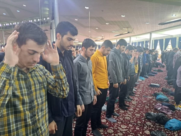 حضور جمعی از دانشجویان پردیس شهیدباهنر در نمازجمعه 2