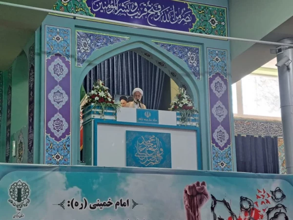 حضور جمعی از دانشجویان پردیس شهیدباهنر در نمازجمعه 3