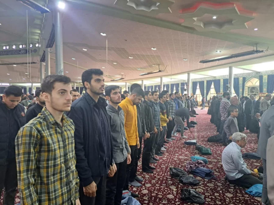 حضور جمعی از دانشجویان پردیس شهیدباهنر در نمازجمعه 4