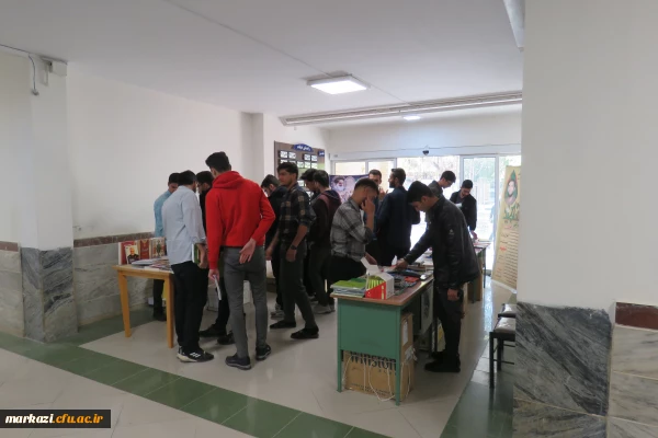 برگزاری نمایشگاه کتاب به مناسبت هفته کتاب  2