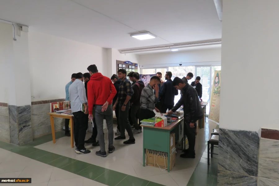 برگزاری نمایشگاه کتاب به مناسبت هفته کتاب  2