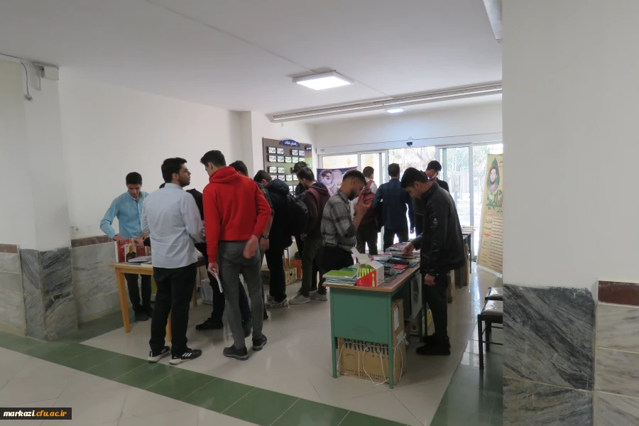 برگزاری نمایشگاه کتاب به مناسبت هفته کتاب  3