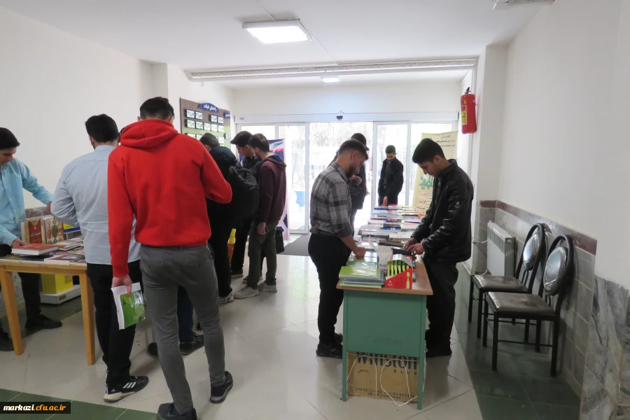 برگزاری نمایشگاه کتاب به مناسبت هفته کتاب  5