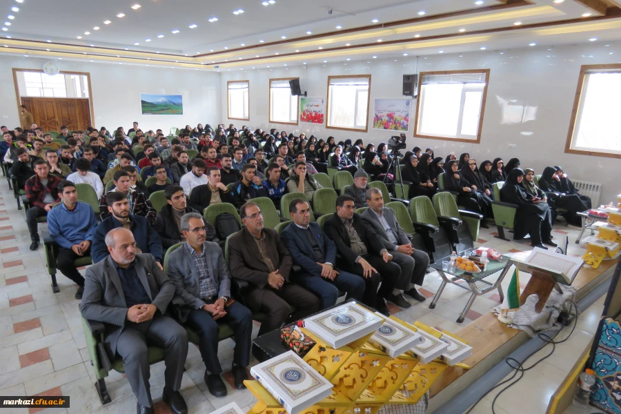 محفل انس با قرآن کریم با حضور قاری بین المللی
 3