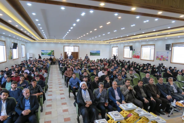 محفل انس با قرآن کریم با حضور قاری بین المللی
 4