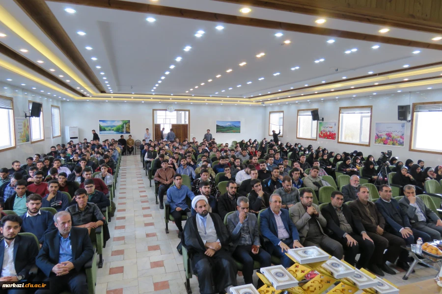 محفل انس با قرآن کریم با حضور قاری بین المللی
 4