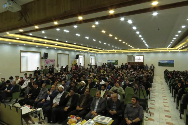 محفل انس با قرآن کریم با حضور قاری بین المللی
 8