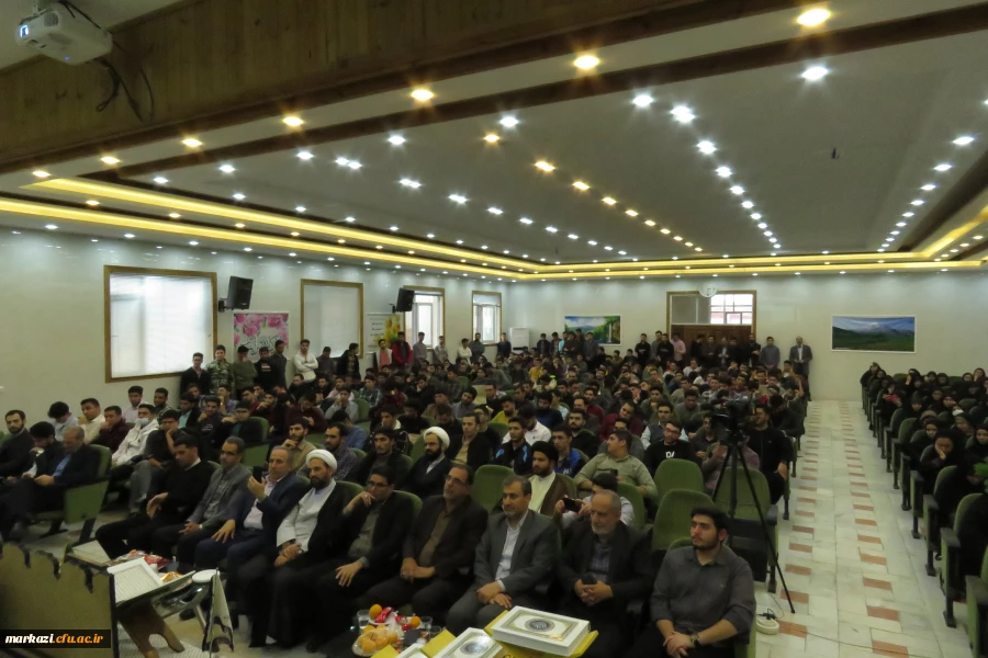 محفل انس با قرآن کریم با حضور قاری بین المللی
 8