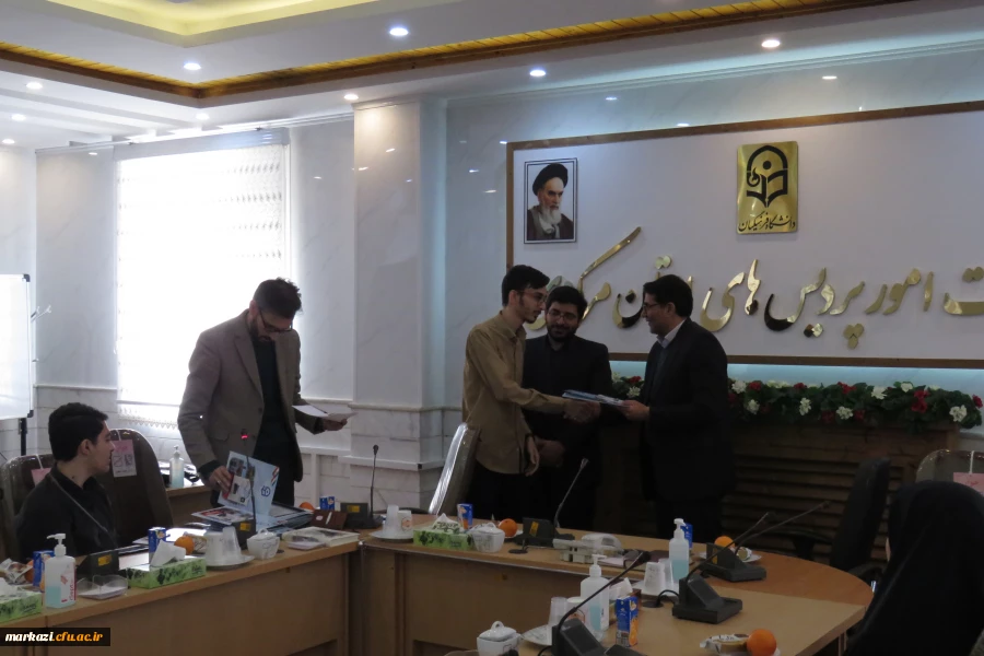 تجلیل از رتبه های برتر کنکور
 8