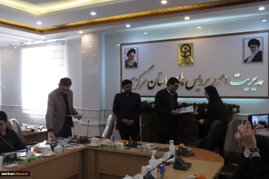 تجلیل از رتبه های برتر کنکور
 10