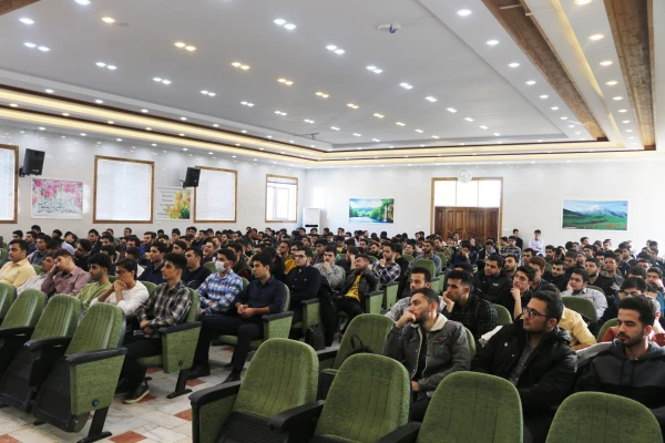 تقوا و تخصص از شاخصه های اصلی انتخاب افراد برای شغل شریف معلمی است 3