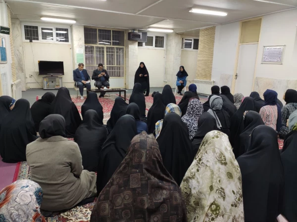 نشست صمیمی مسئولین دانشگاه فرهنگیان استان  مرکزی با دانشجویان 3