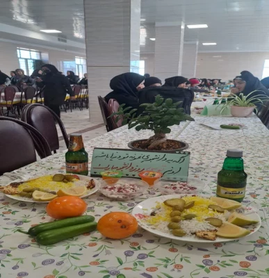 تبریک متقاوت روز دانشجو در سلف غذاخوری 4