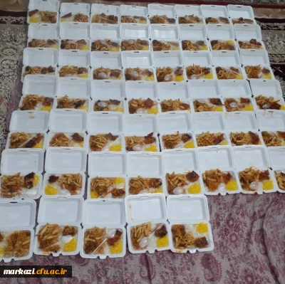 به همت کانون هلال احمر پردیس حضرت زینب کبری (س) برقرار شد :

طبخ 53 عدد غذای گرم برای افراد بی خانمان  