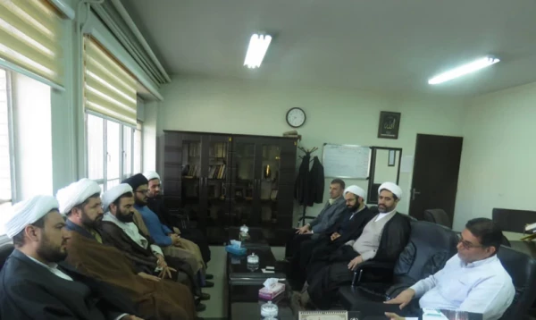 جلسه هم اندیشی و بررسی و تبادل نظر با حضور امام جماعت های پردیس های استان مرکزی 2