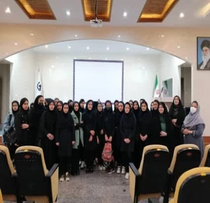 بازدید دانش آموزان دبیرستان دخترانه بصیرت شهر اراک از  پردیس زینب کبری (س) 4