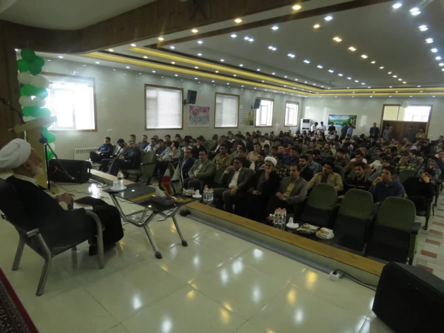 کمبود فضای خوابگاهی دانشگاه فرهنگیان اراک باید رفع شود 9