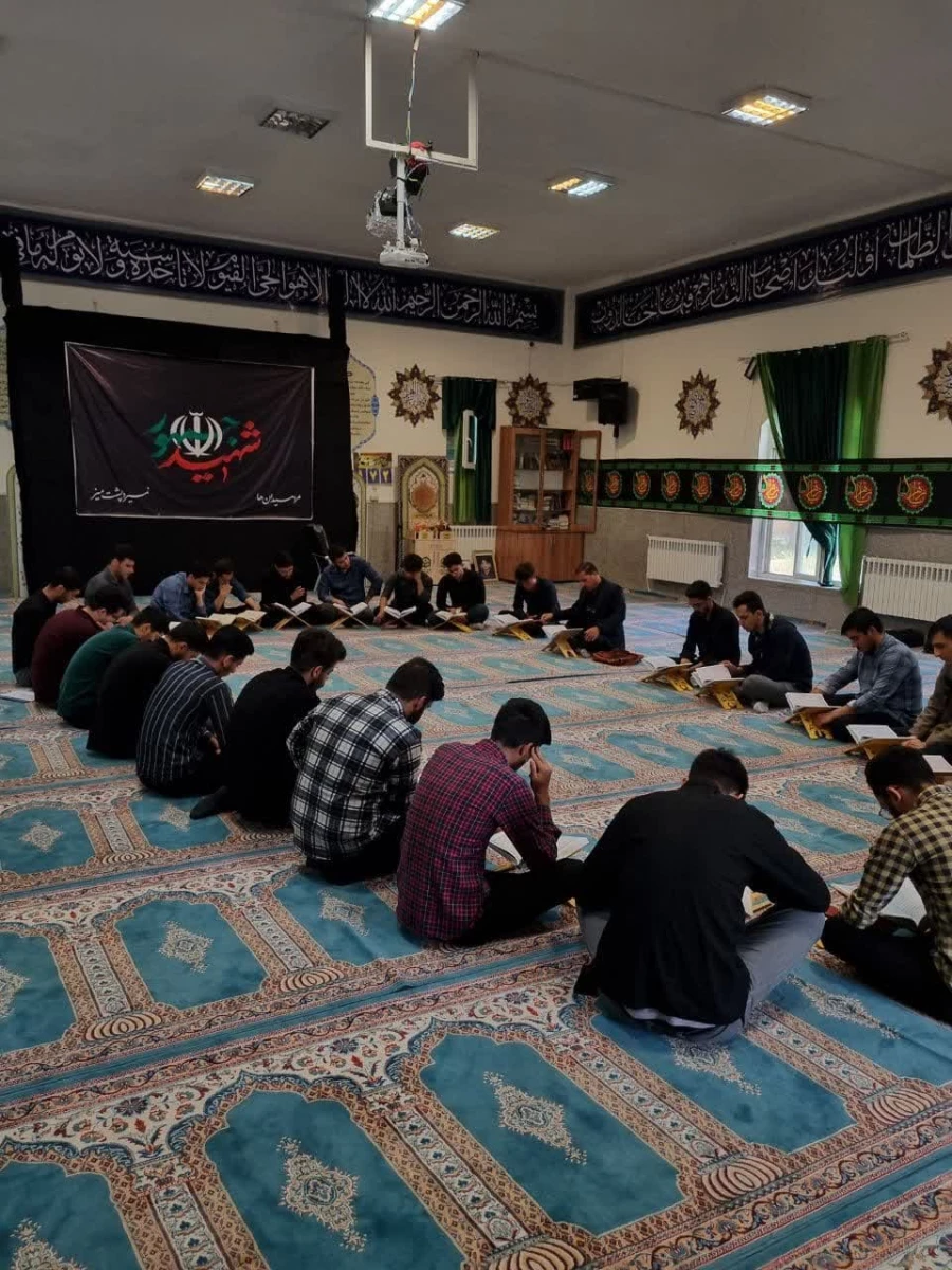 ختم سوره یاسین و الرحمن به مناسبت شهیدان خدمت آیت الله رئیسی و هیئت همراه 3