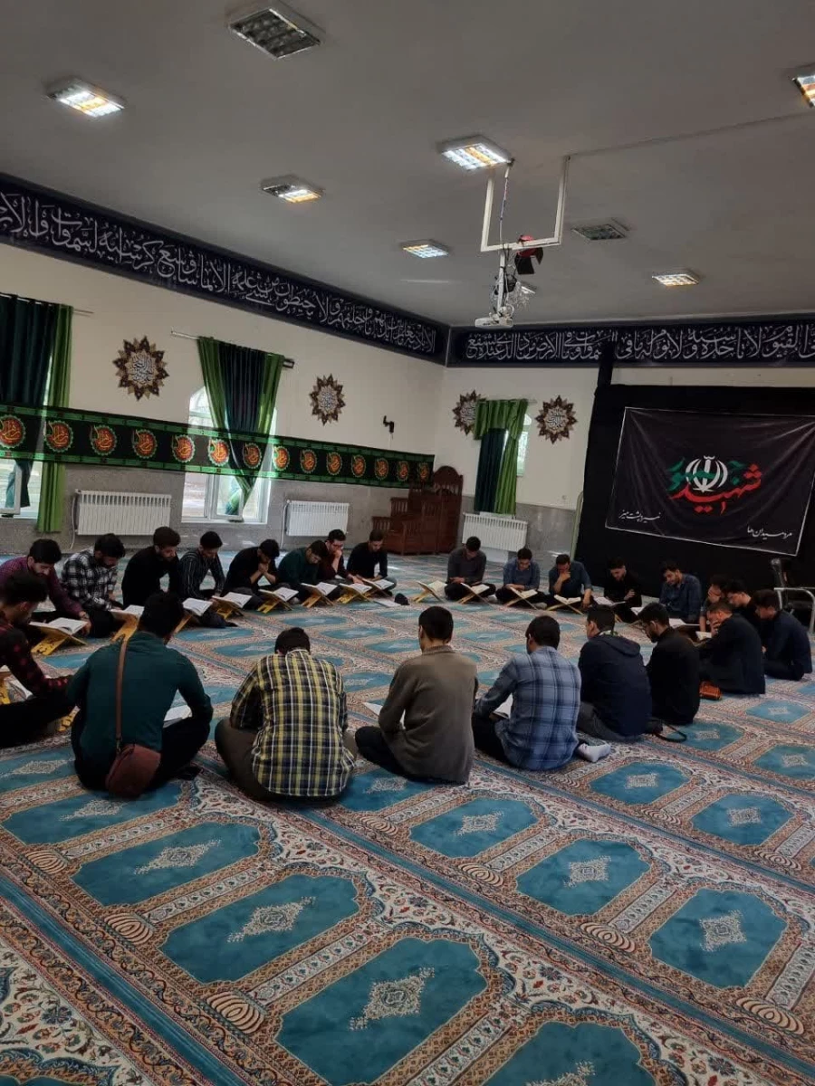 ختم سوره یاسین و الرحمن به مناسبت شهیدان خدمت آیت الله رئیسی و هیئت همراه 4