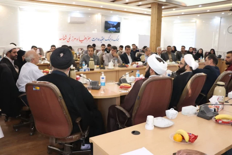 نشست هم اندیشی استادان و نخبگان دانشگاه فرهنگیان استان مرکزی برگزار شد 5