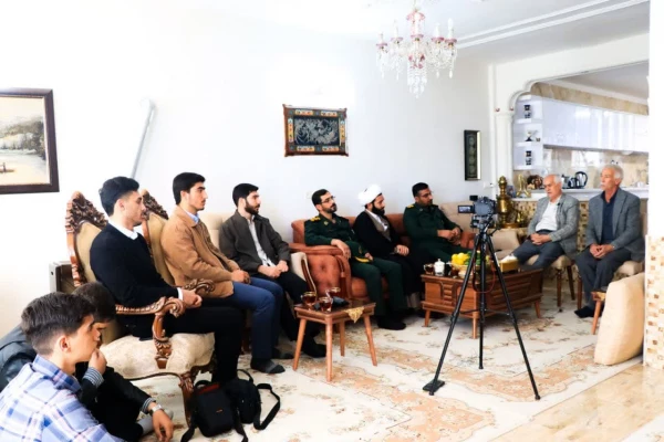 دیدار مسئول بسیج اساتید دانشگاه فرهنگیان و بسیج دانشجویی با خانواده شهدای دانشجو معلم  2