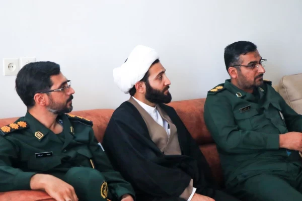 دیدار مسئول بسیج اساتید دانشگاه فرهنگیان و بسیج دانشجویی با خانواده شهدای دانشجو معلم  3