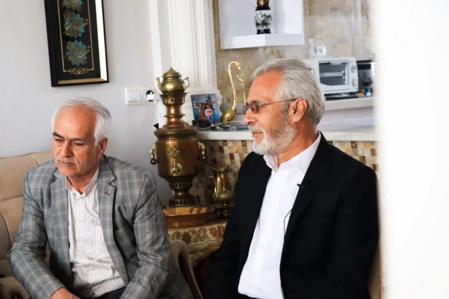 دیدار مسئول بسیج اساتید دانشگاه فرهنگیان و بسیج دانشجویی با خانواده شهدای دانشجو معلم  4