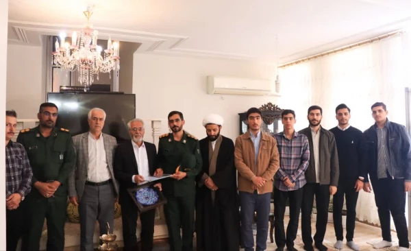 دیدار مسئول بسیج اساتید دانشگاه فرهنگیان و بسیج دانشجویی با خانواده شهدای دانشجو معلم  6