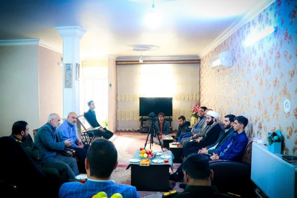 دیدار مسئول بسیج اساتید دانشگاه فرهنگیان و بسیج دانشجویی با خانواده شهدای دانشجو معلم  8