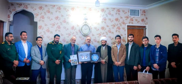 دیدار مسئول بسیج اساتید دانشگاه فرهنگیان و بسیج دانشجویی با خانواده شهدای دانشجو معلم  9