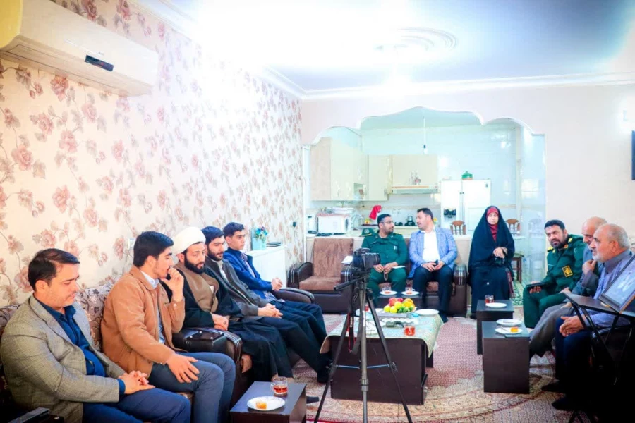 دیدار مسئول بسیج اساتید دانشگاه فرهنگیان و بسیج دانشجویی با خانواده شهدای دانشجو معلم  11